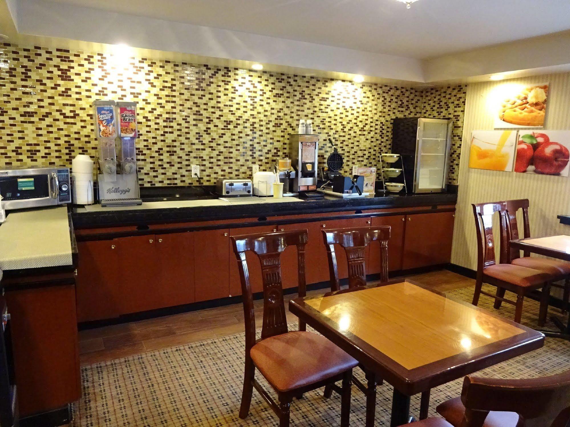Red Roof Inn Hartford - Vernon Esterno foto